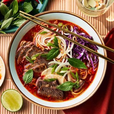  Bún Bò Huế - Die scharfe, würzige Harmonie aus Rindfleischbrühe und Reisnudeln!