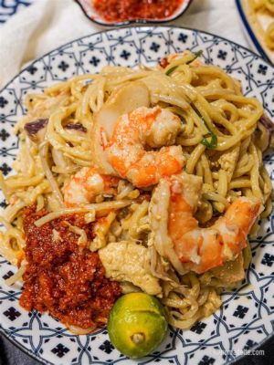  Hokkien Mee – Ein cremiger Traum mit knusprigen Meeresfrüchten!