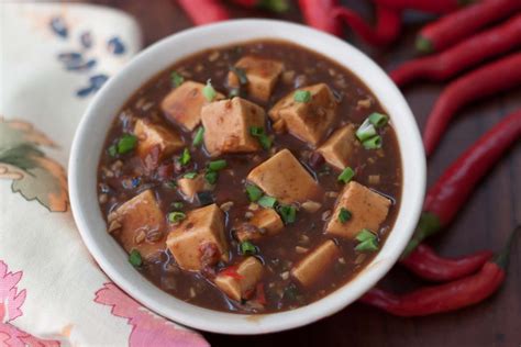  Huai'an Shizi Doufu:  Ein cremiger Tofu-Genuss mit pikanten Schärfen!