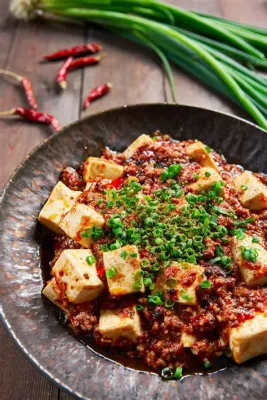  Mapo Tofu - Ein scharfes, verführerisches Gericht aus Chengdu, das deine Geschmacksknospen zum Tanzen bringt!