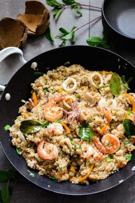  Wok-Gebratener Reis mit Kokosmilch und Meeresfrüchten: Gibt es ein exotischeres Gericht für heiße Sommertage?